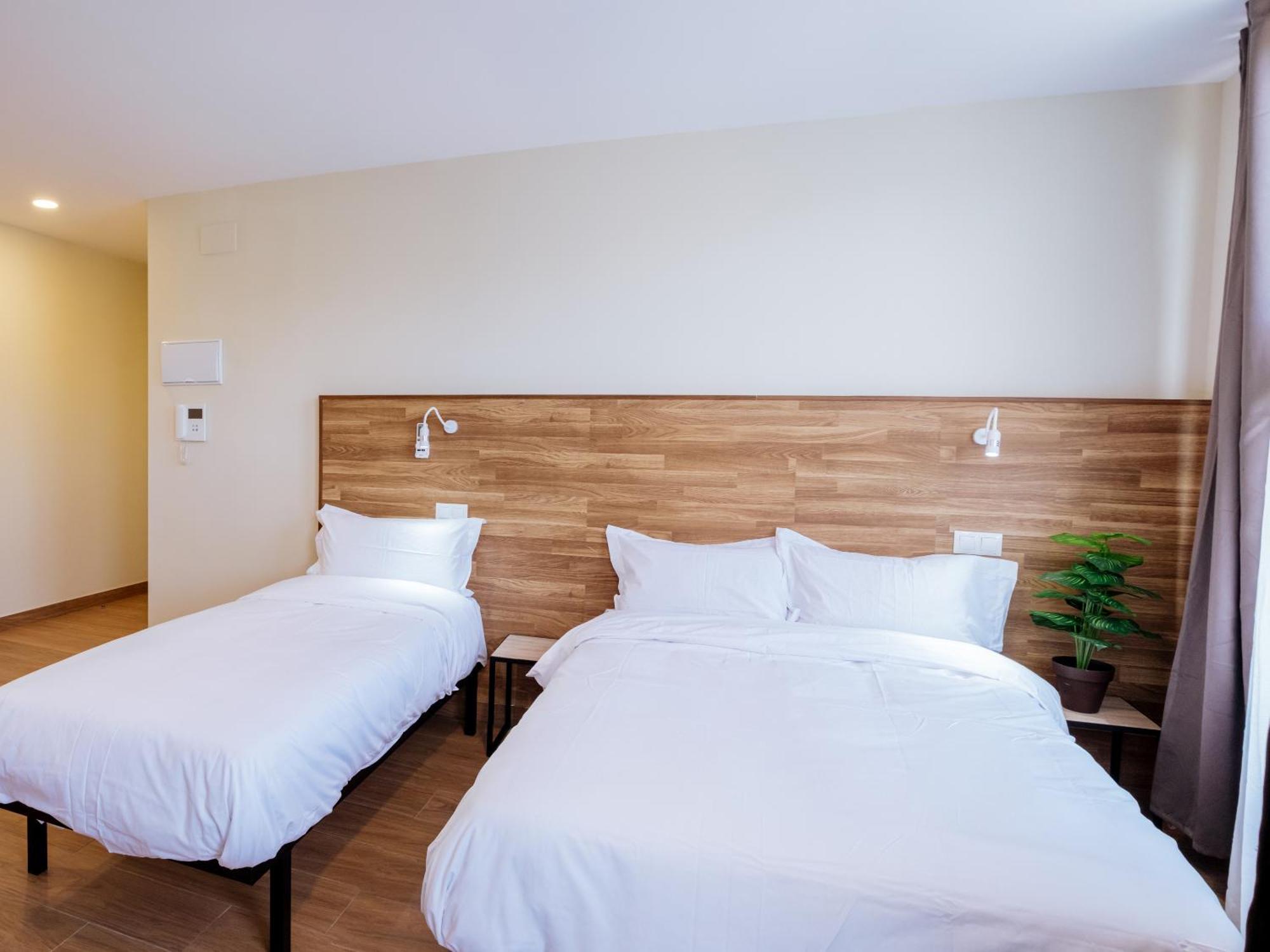 Apartahotel Golden Alcala Alcala de Henares Exterior photo